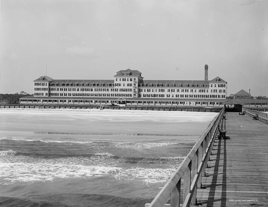 The Hotel Continental seen from its pier in Atlantic Beach, around 1902